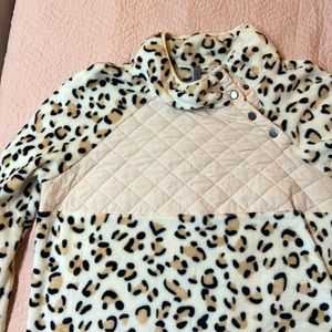 L boutique women’s sweatshirt leopard print